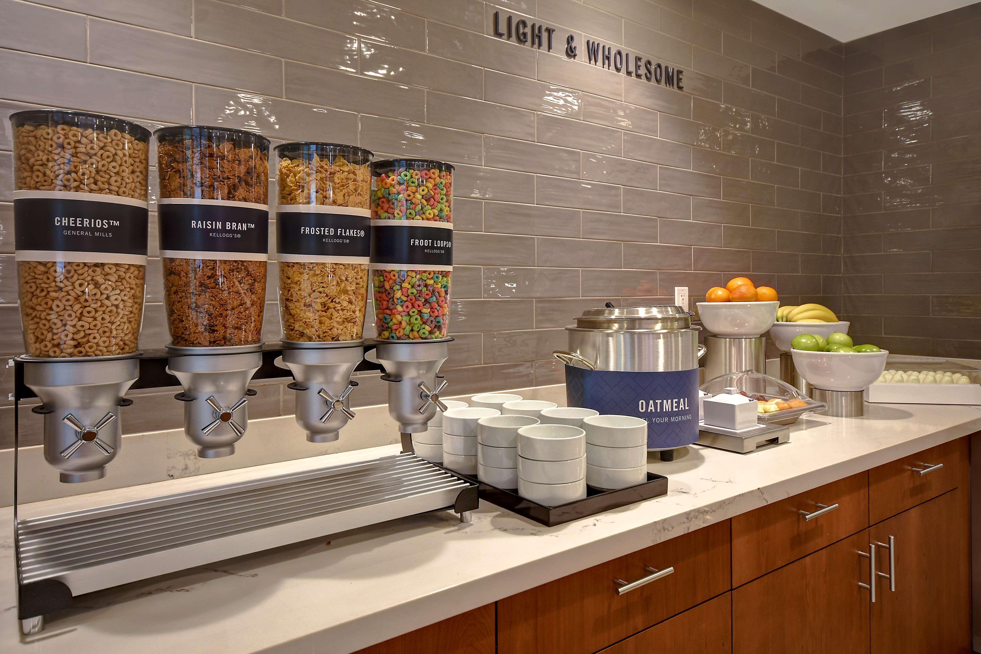 Hampton Inn & Suites Las Vegas Convention Center - No Resort Fee Екстер'єр фото