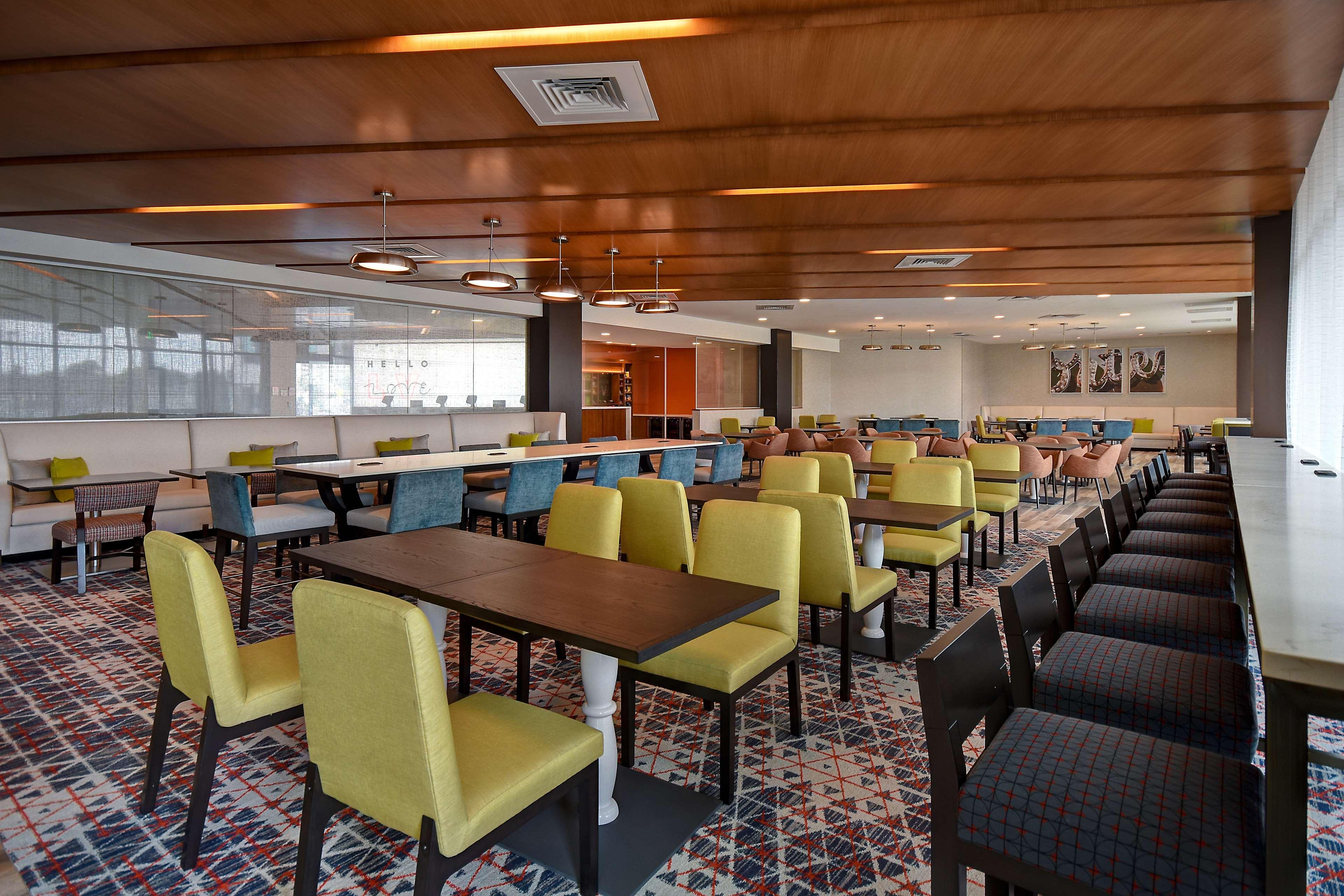 Hampton Inn & Suites Las Vegas Convention Center - No Resort Fee Екстер'єр фото