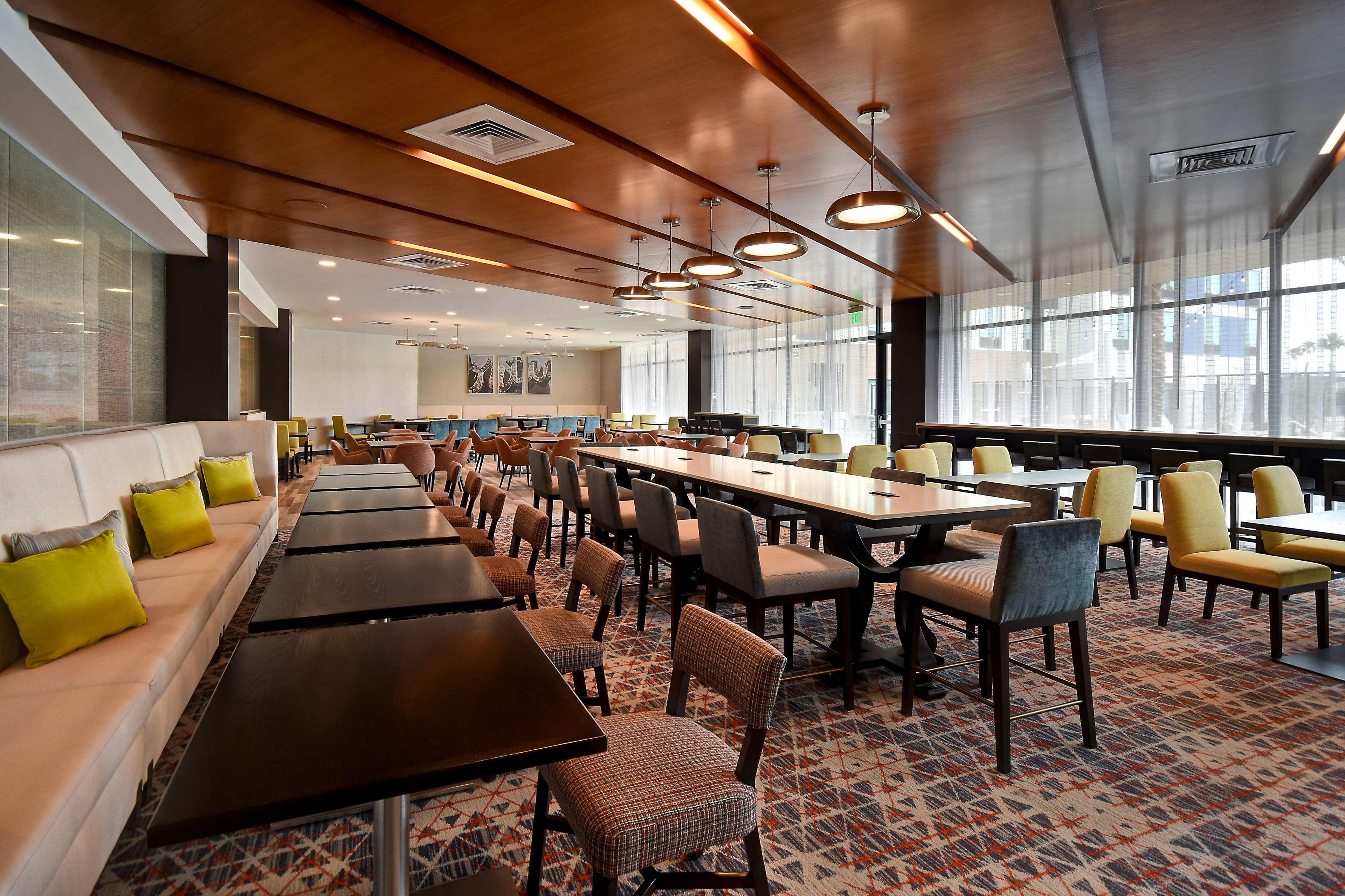 Hampton Inn & Suites Las Vegas Convention Center - No Resort Fee Екстер'єр фото