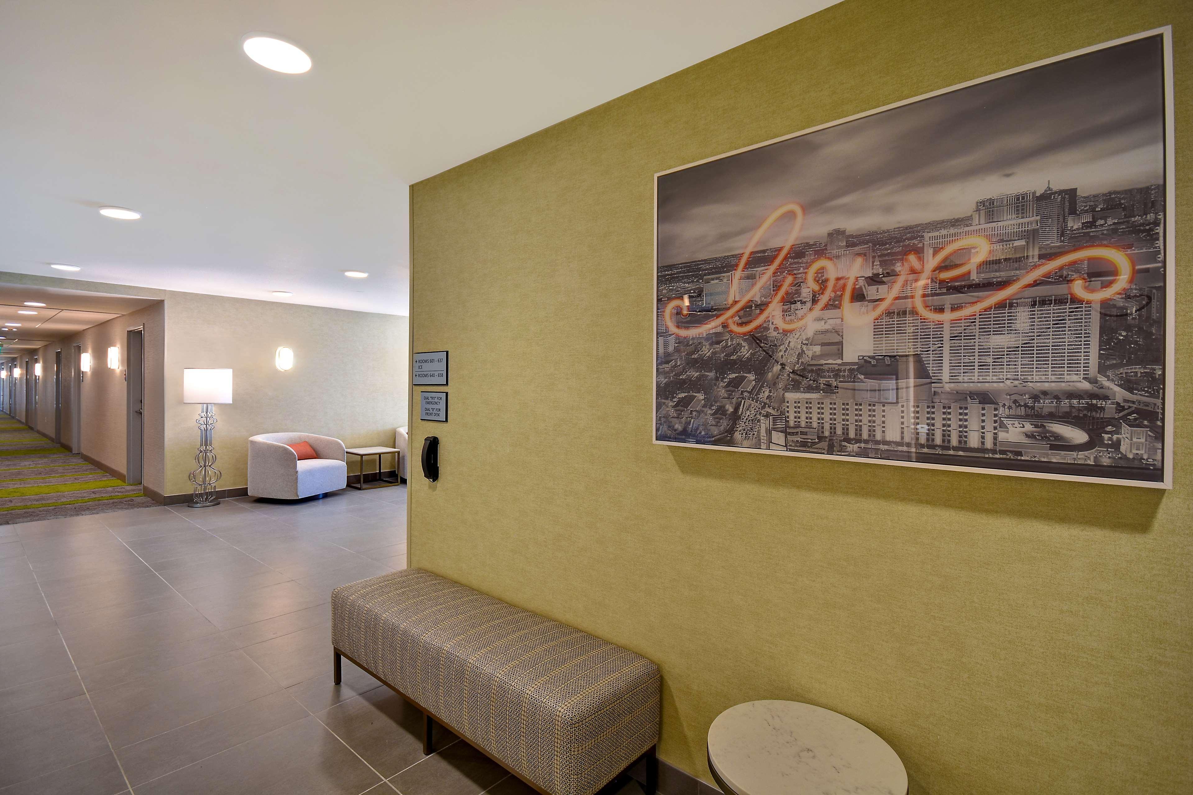 Hampton Inn & Suites Las Vegas Convention Center - No Resort Fee Екстер'єр фото