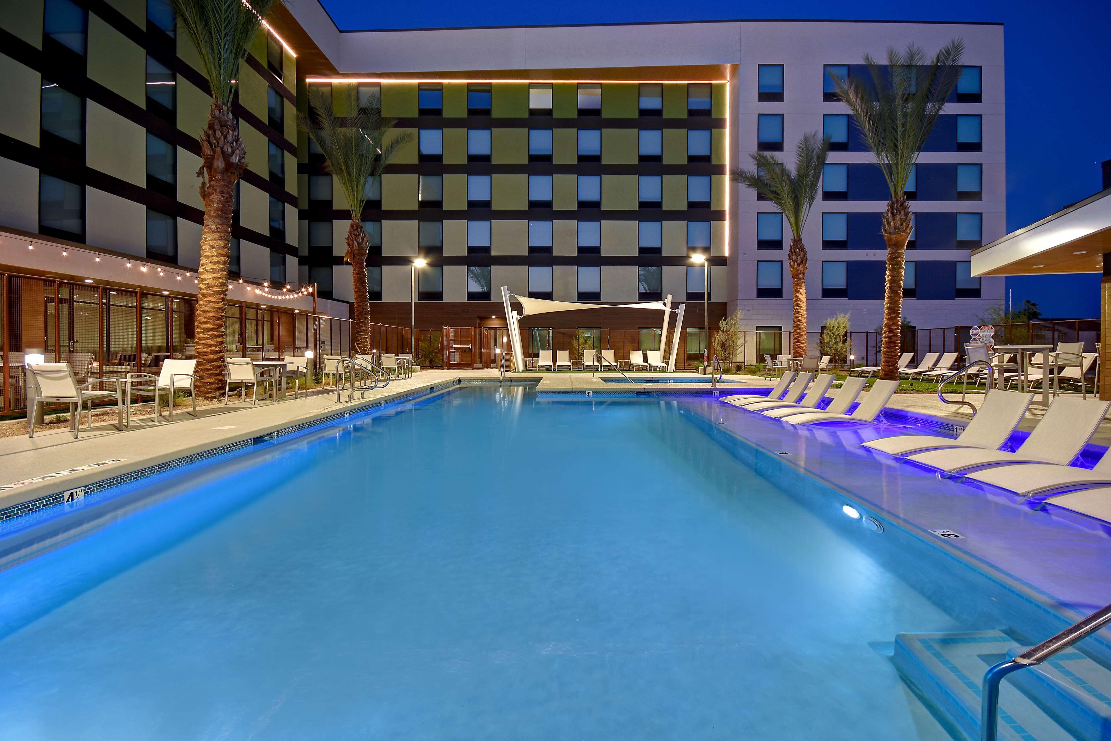 Hampton Inn & Suites Las Vegas Convention Center - No Resort Fee Екстер'єр фото