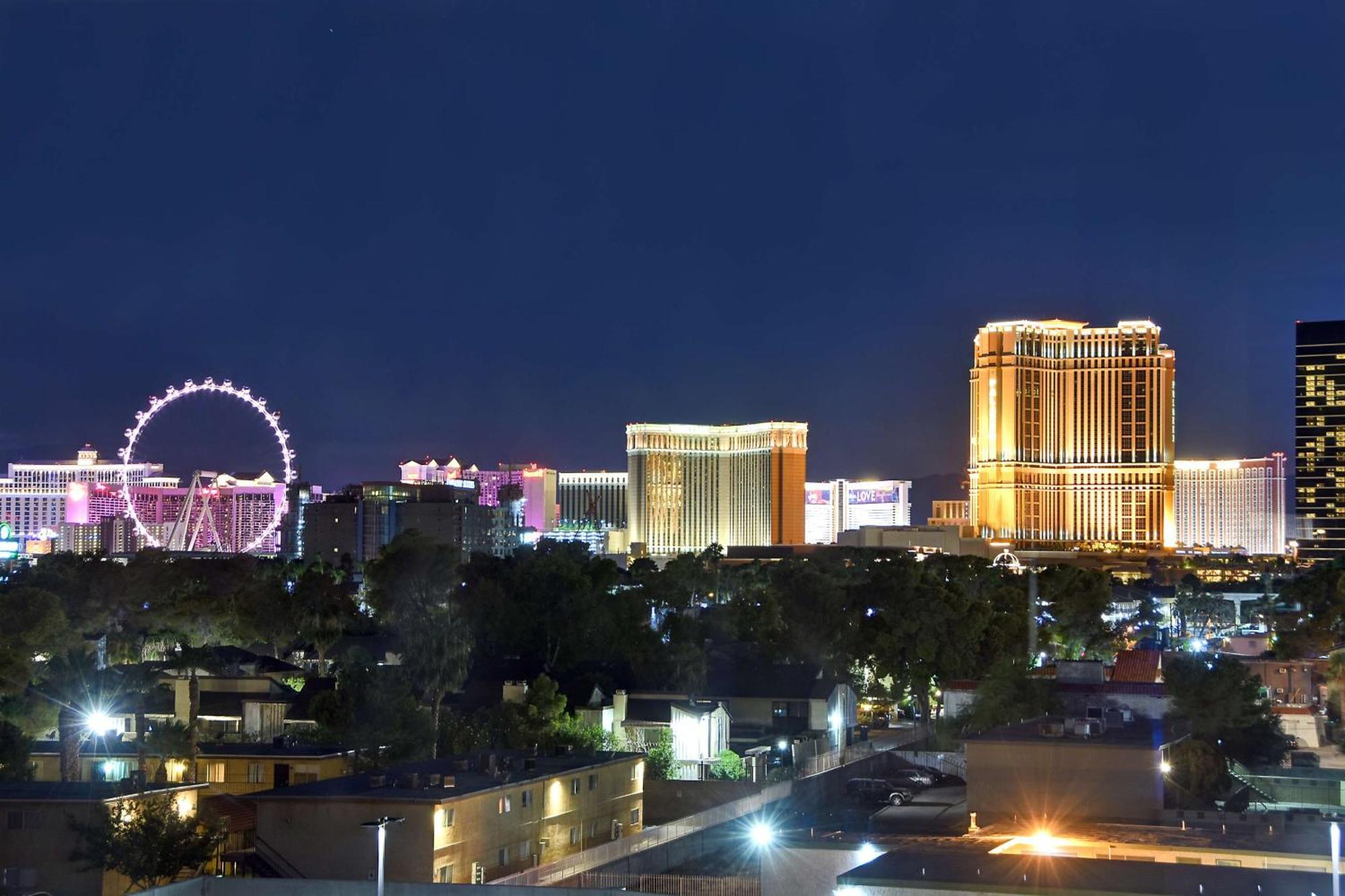 Hampton Inn & Suites Las Vegas Convention Center - No Resort Fee Екстер'єр фото