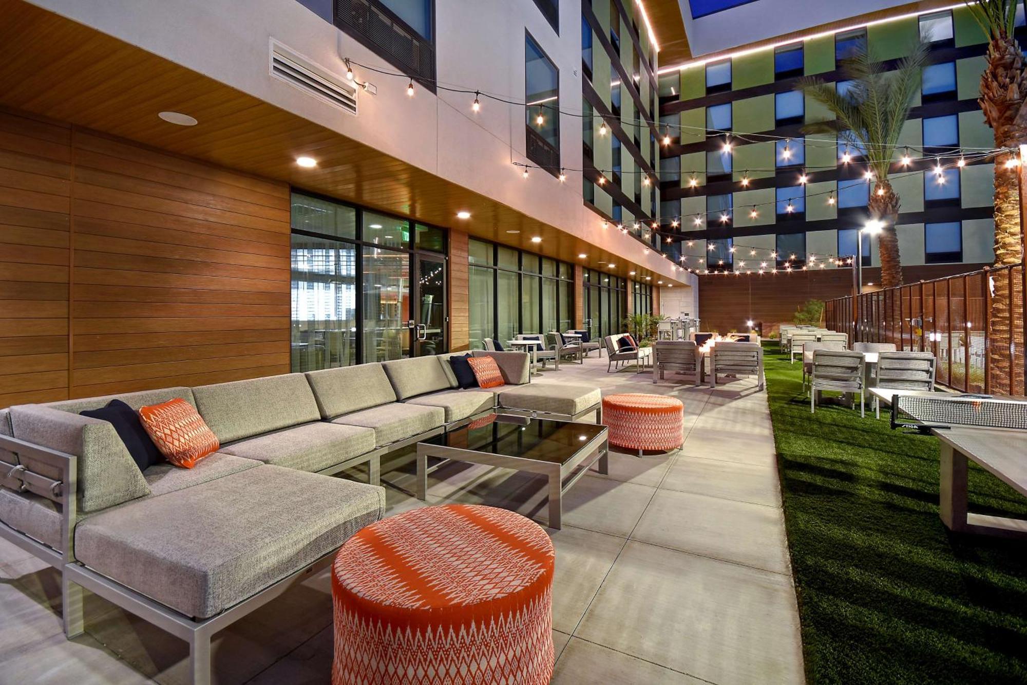 Hampton Inn & Suites Las Vegas Convention Center - No Resort Fee Екстер'єр фото