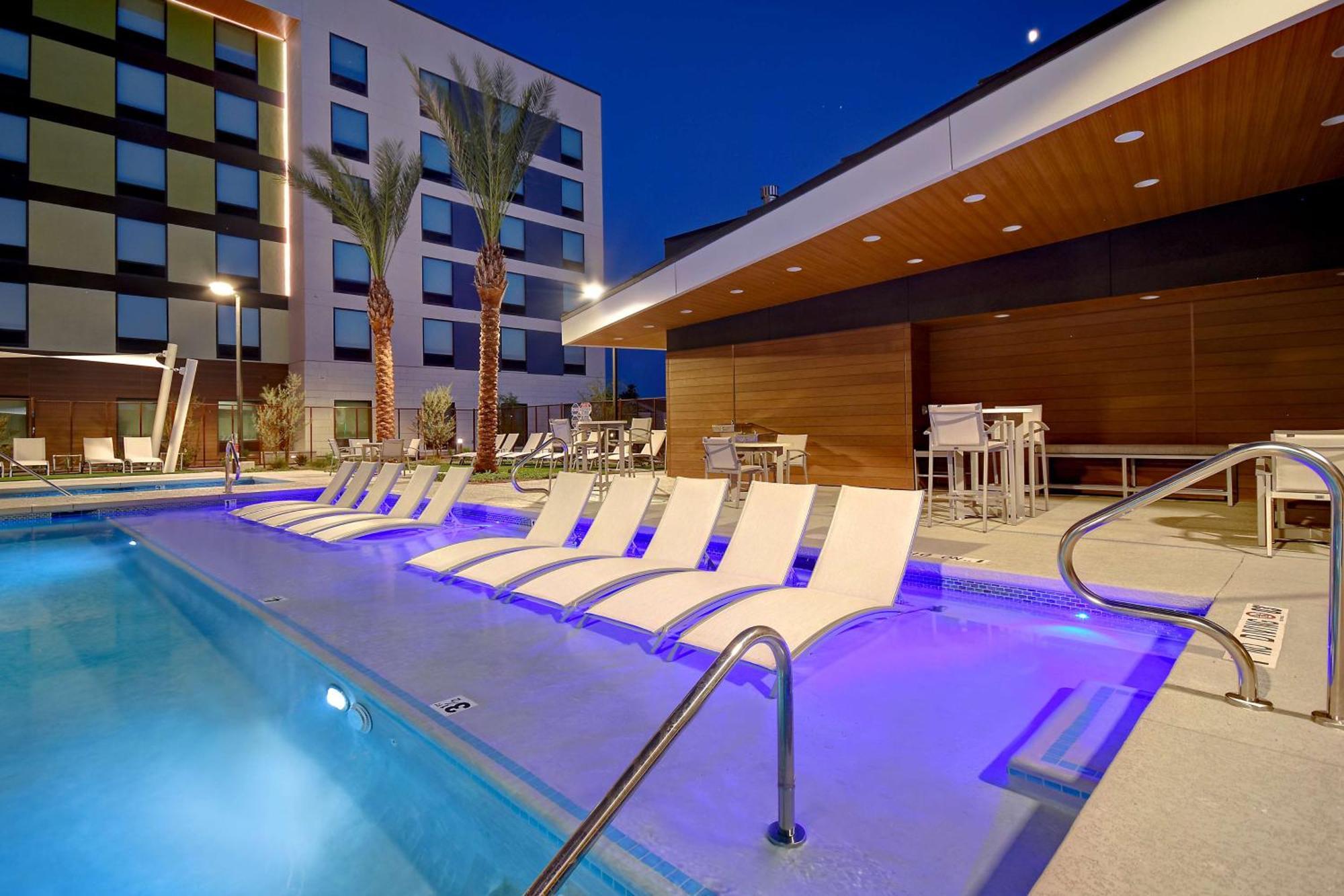 Hampton Inn & Suites Las Vegas Convention Center - No Resort Fee Екстер'єр фото