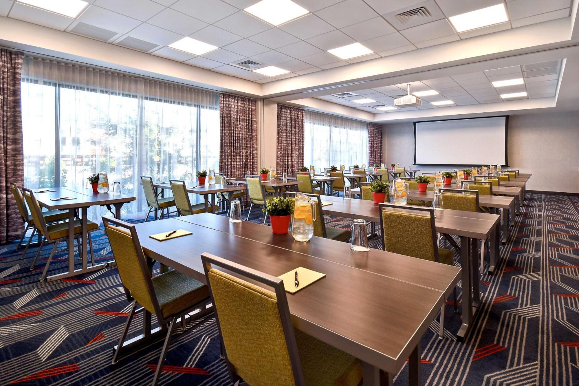 Hampton Inn & Suites Las Vegas Convention Center - No Resort Fee Екстер'єр фото