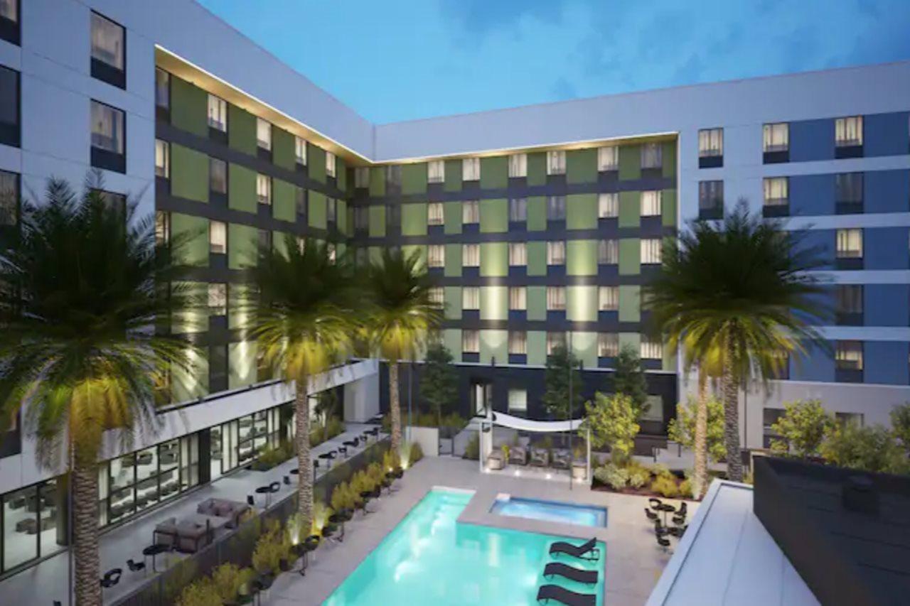 Hampton Inn & Suites Las Vegas Convention Center - No Resort Fee Екстер'єр фото